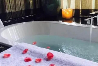 苏州相城水疗池中的失重冥想：当身体学会漂浮